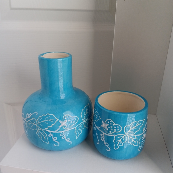 Ceramic Artist Signed Water Carafe with tumbler - Picture 8 of 9